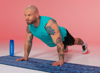 Trening interwałowy HIIT w 20 minut. Ćwiczenia bez sprzętu na całe ciało