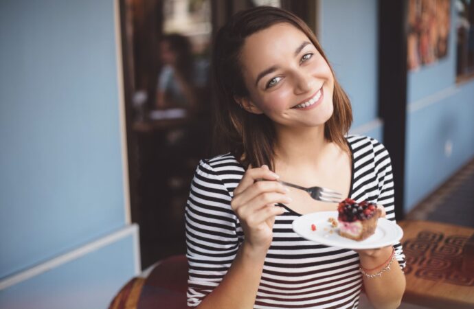 Fit desery w 10 minut bez pieczenia i cukru. 6 przepisów (pyszne i proste!)