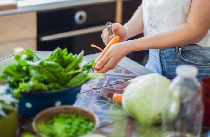 Co jeść na diecie śródziemnomorskiej, a czego unikać? Jadłospis i przepisy