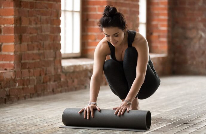 Jak wybrać matę do ćwiczeń? Sprawdź, na co zwrócić uwagę przed zakupem