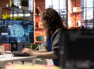 Jak korzystać z AI w pracy, by nie zatracić siebie? Przewodnik świadomego użytkownika