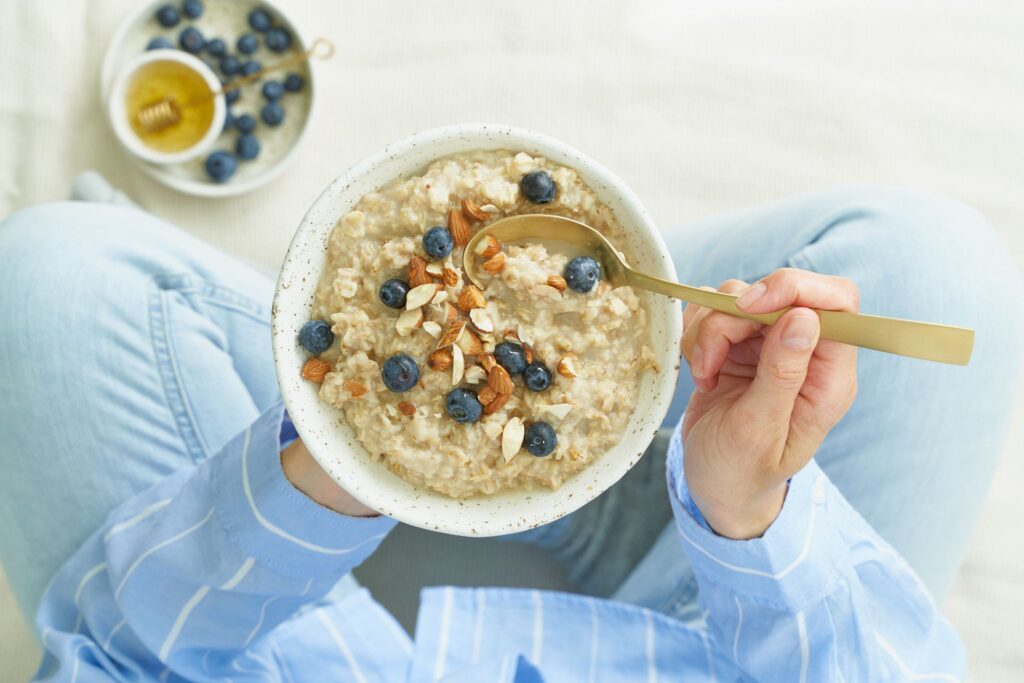 Owsianka to idealne śniadanie czy nie? Sprawdź, co mówi dietetyk