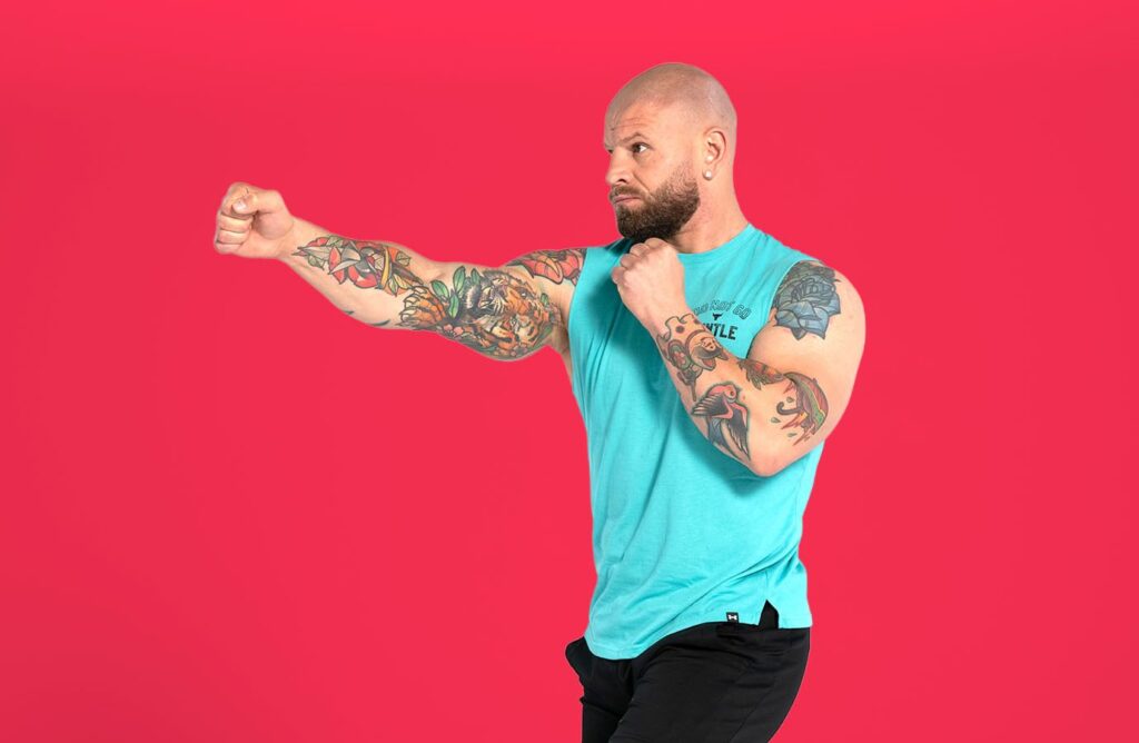 Trening z gumami oporowymi na klatkę, ręce i plecy – ćwiczenia z długą gumą