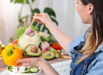 Insulinooporność – co jeść, czego unikać? Dietetyk radzi, jaka dieta działa