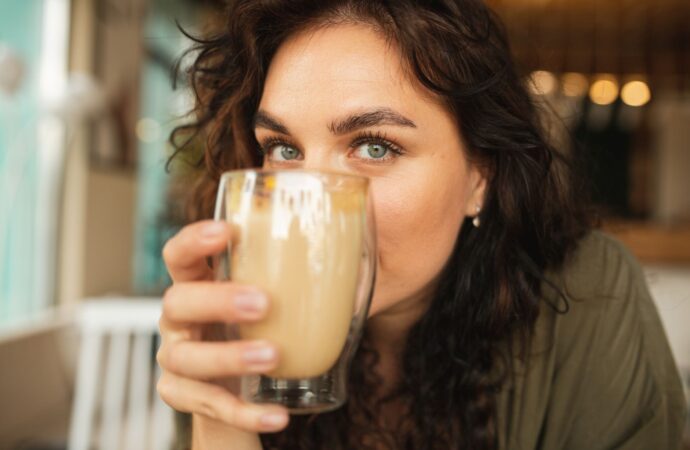 Poranek o smaku czekolady – 3 powody, dla których warto ją dodać do śniadania