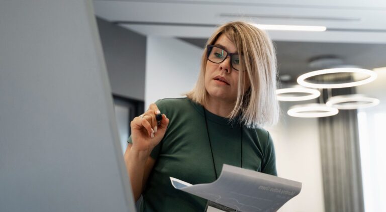 ADHD w pracy: wada czy supermoc? Jak neuroatypowość może wspierać kreatywność, produktywność i zarządzanie projektami