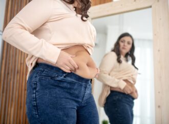 Jak schudnąć z brzucha i zmniejszyć tłuszcz trzewny? Rady dietetyka